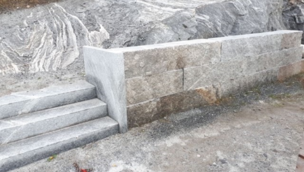 Båt gravert i Granitt